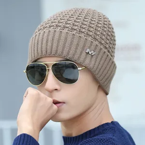 Men's winter knitted warm beanie hat stylish fleece lined casual outdoor thermal slouchy cap.