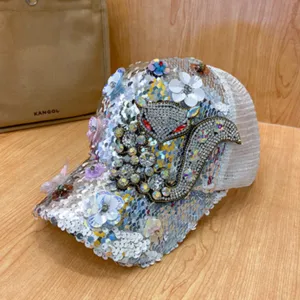 Cappellino da baseball con paillettes e strass, motivo volpe lucido e retro in rete traspirante.