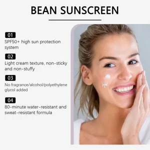 Vue detaillee de la creme solaire rafraichissante au soja avec SPF50+ et texture legere.