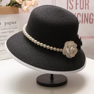 Chapeau de paille noir rétro français avec chaîne de perles et fleur de camélia pour femmes