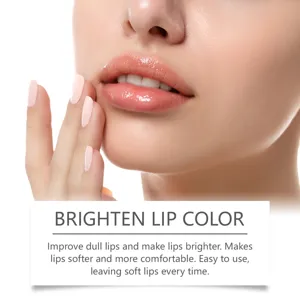 Détail de soin des lèvres montrant des lèvres hydratées et une texture lumineuse.