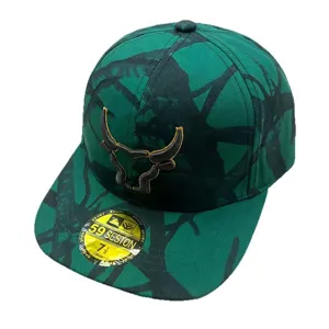 Casquette de baseball camouflage verte à visière plate avec belle broderie de taureau.