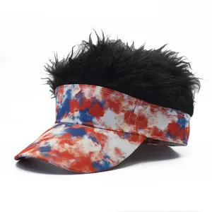 Casquette visiere tie-dye fantaisie avec faux cheveux noirs pour la rue et fete chic.