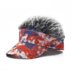 Casquette visière cheveux bouclés avec bord tie-dye rouge bleu blanc chapeau de soleil.