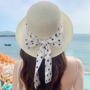 Chapeau de soleil élégant en paille pour femmes avec un grand nœud à pois noirs et blancs