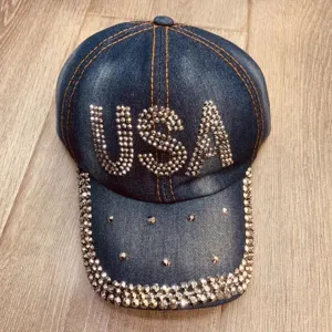 Denim honkbalpet met strass USA letters en bezette rand, casual zonnekap voor de zomer.