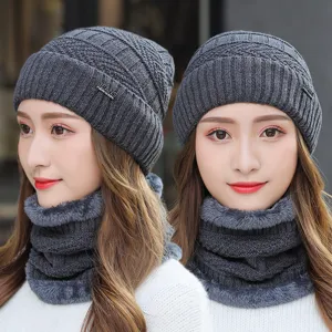 Winter warme Strickmuetze und Schafset fuer Damen, dicke gefuetterte graue Beanie zum Radfahren.