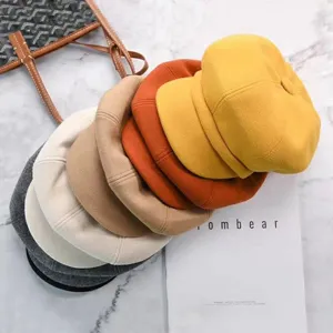 Classic woolen octagonal beret cap for women, fashionable autumn and winter warm painter hat.