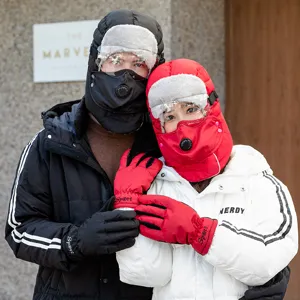 Winter warme thermische Bombermuetze winddichte Gesichtsmaske und Handschuhe Set.
