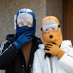 Winter winddichte thermische Mütze und Handschuhe Set mit integrierter Schutzbrille.