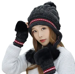 Damen Winter Strickmütze Mütze und Handschuhe Set mit Bommel und Ohrenklappen grau.
