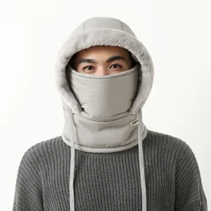 Gorro térmico de invierno a prueba de viento con mascarilla de felpa de color gris.