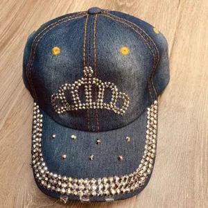Jeans honkbalpet met strass steentjes en fonkelende kroonontwerp, casual zonnehoed stijlvol.