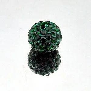 Abalorio Shamballa de estrás verde 10mm arcilla polimérica accesorio joyería detalle.