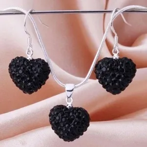 Set aus versilberter Halskette und Ohrringen mit schwarzen Shamballa-Herzanhängern