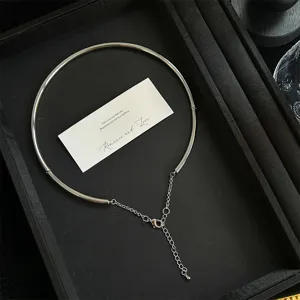 Collar Choker Torque de Cobre Chapado en Oro Minimalista para Mujer Gargantilla de Metal Ajustable Joyería de Moda Elegante