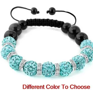 Verstelbare Shamballa gevlochten armband met turquoise strass-balletjes en zwarte kralen.