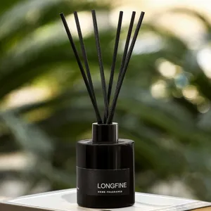 Μινιμαλιστικό μαύρο μπουκάλι διαχύτη 150ml με μαύρα στικ για αρωματικό χώρου και αναζωογόνηση.