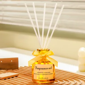 Glasflasche Raumdiffusor Set mit gelber Schleife und weißen Stäbchen für Zuhause 50ml