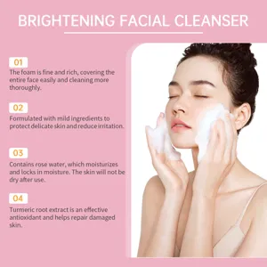 Nettoyant visage éclaircissant au curcuma et eau de rose pour un nettoyage en douceur.