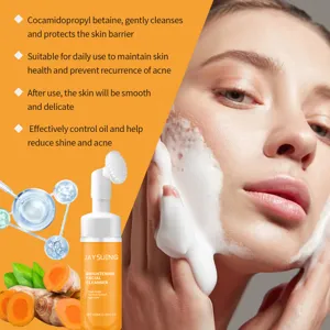 Nettoyant visage éclaircissant à l'extrait de curcuma et eau de rose pour le soin de la peau.