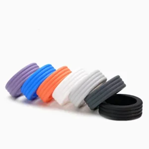 Vue détaillée de housses de roue de valise en silicone colorées, anti-usure et antibruit.