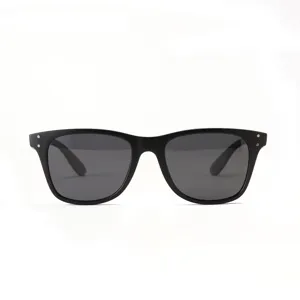 Occhiali da Sole Polarizzati Quadrati TR90 Unisex Montatura Nera con Borchie Retro Lente TAC Protezione UV per Sport all'Aperto Uomo Donna