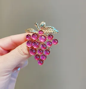 Exquisite purple grape brooch, elegant alloy rhinestone lapel pin for suit and dress gift.