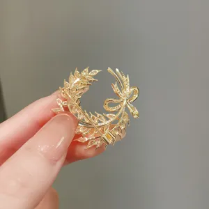 Exquisite wheat ear brooch for women, elegant gold tone crystal wreath cardigan pin accessory.