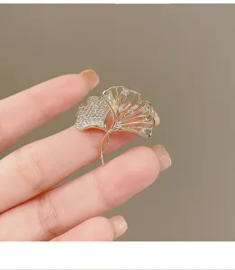 Exquisite Ginkgo Blatt Brosche goldfarben Strass Metall Kragen Anstecknadel Accessoire