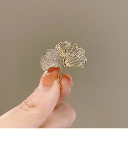 Elegante Strass Ginkgo Blatt Brosche, zarte Kristall Mode Anzug und Hemd Zubehör Pin.