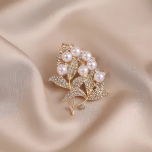 Elegant Zinc Alloy Artificial Pearl Rhinestone Flower Brooch Pin Camellia Anti-Glare Pin For Women Suit Jewelry