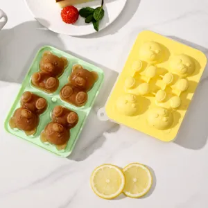 Lindo molde de cubitos de hielo de silicona con forma de oso para bebidas y golosinas divertidas.