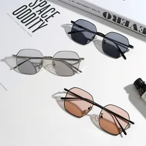 Retro Polygoon Metalen Frame Zonnebril Voor Dames Vintage Stijl Vierkant Designer Geïnspireerd Outdoor Brillen Mode