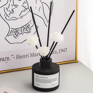 Minimalistische zwarte geurstokjes set met witte bloemstokjes, huisgeur 100ml voor kamerdecoratie.