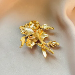 Detailed back view of the vintage gold flower brooch showing secure pin clasp mechanism.
