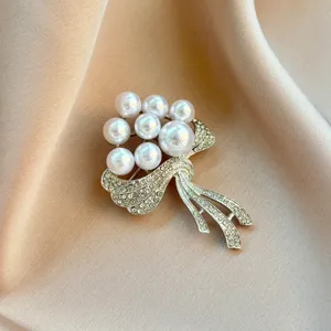 Alloy Rhinestone Artificial Pearl Floral Bow Brooch Pin Elegant Suit Coat Decorative Jewelry For Women