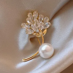 Elegant pearl and zirconia flower brooch, high-end coat accessory and clothing pin.