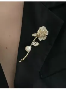 Exquisite rose brooch with sparkling zircon and pearl, elegant lapel pin for women.