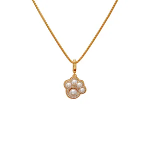 Prachtige gouden kattenpoot hanger ketting met witte parels en glanzende zirkonia