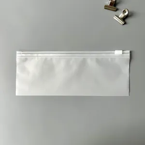 Gematteerde ritstas detailopname, doorschijnend waterdicht tasje voor dagelijks gebruik.