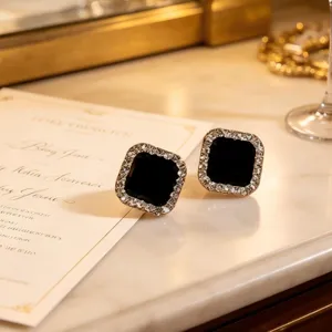Elegante vintage schwarze quadratische Strass Ohrstecker geometrischer Schmuck für Damen.