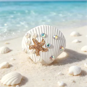 Squisito anello con conchiglia e stella marina in stile spiaggia con perle e strass, gioiello.