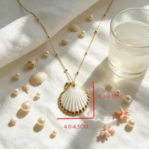 Exquisite seashell pearl pendant necklace featuring a coastal summer vacation design for women.