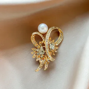 Elegant Alloy Rhinestone Artificial Pearl Flower Brooch Pin For Women Suit Dress Coat Scarf Fashion Jewelry Accessory