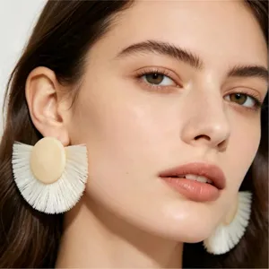 Boucles d'Oreilles Tassel Blanc Cassé Vintage Français en Alliage Boucles d'Oreilles Tombantes Élégantes Bijoux de Vacances pour Femmes