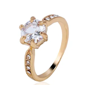 Eleganter 18k vergoldeter Solitärring mit funkelndem Zirkonia Stein für Damen.