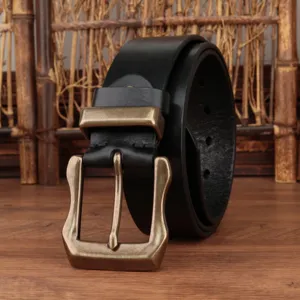 Cinturón de cuero genuino para hombre con hebilla retro, detalle de correa negra casual.