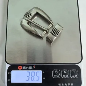 Detail view of the vintage zinc alloy belt buckle and matching loop, weighing 38.5g on scale.