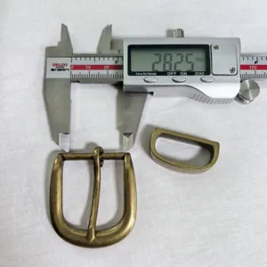 Zinc alloy antique bronze belt buckle 28mm luggage hardware accessories detail view showcase